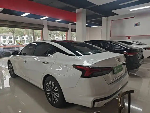 Nissan Teana — Фото автомобиля 4