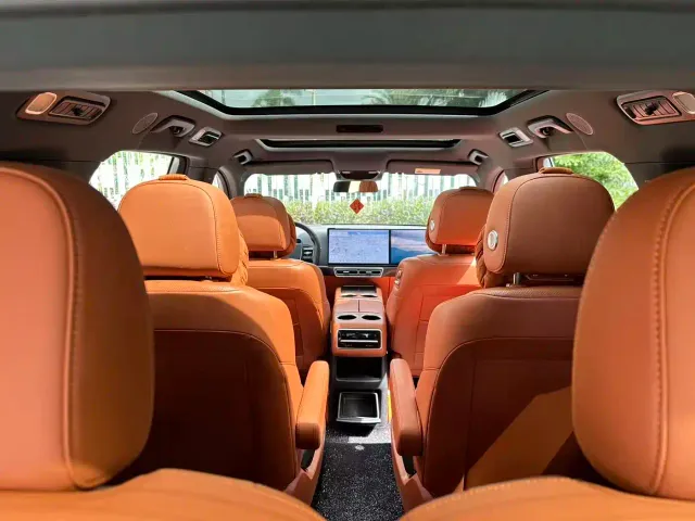 Li Auto L8 — Фото автомобиля 6