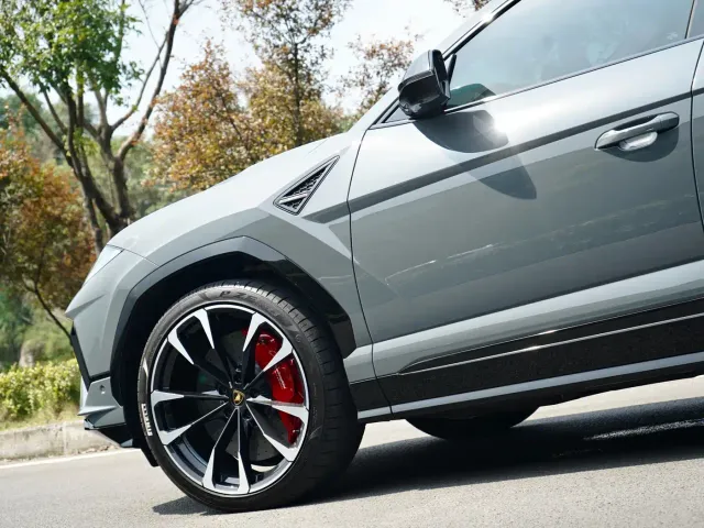 Lamborghini Urus — Фото автомобиля 6