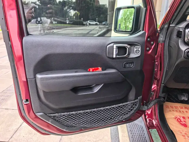 Jeep Wrangler — Фото автомобиля 23