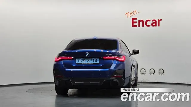 BMW i4 — Фото автомобиля 4
