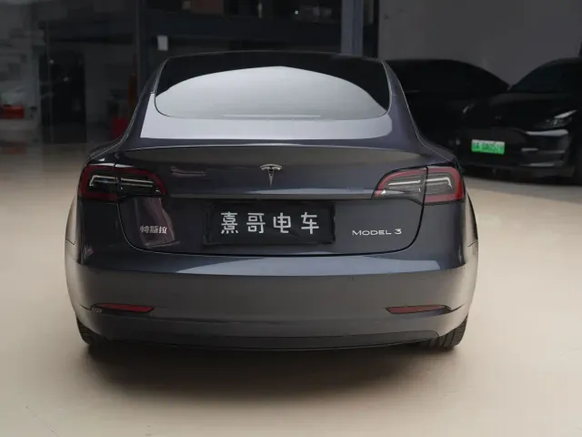 Tesla Model 3 — Фото автомобиля 5