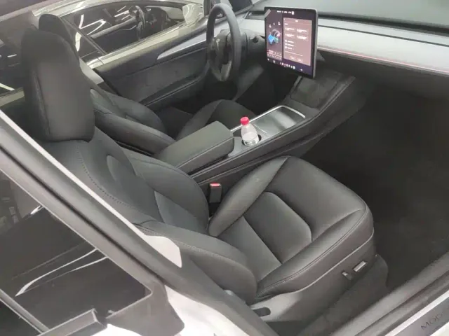 Tesla Model Y — Фото автомобиля 24