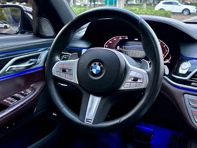 BMW 7 Series — Фото автомобиля 12