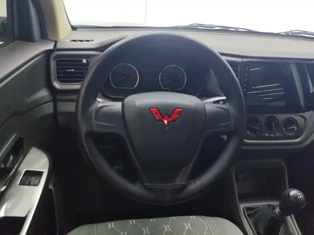 Wuling Hongguang V — Фото автомобиля 15