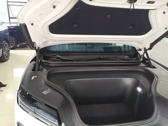 NIO NIO ES8 2025 Model 6-Seat Executive Luxury Edition — Фото автомобиля 19