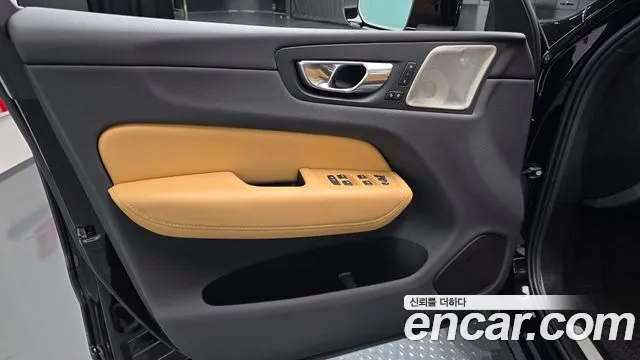 Вольво XC60 — Фото автомобиля 24