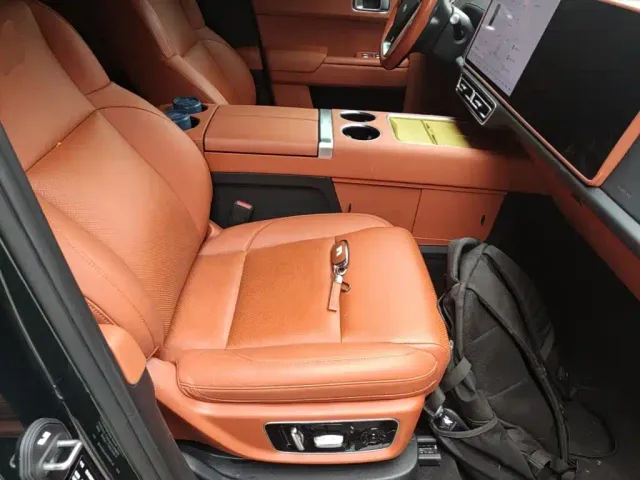 Li Auto L8 — Фото автомобиля 24