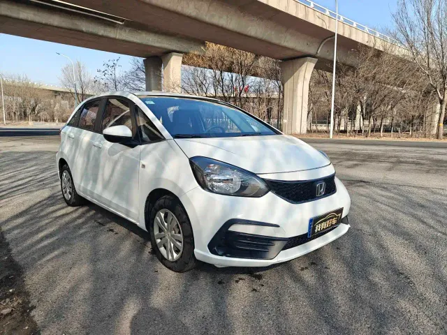 Honda Fit — Фото автомобиля 3