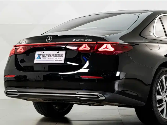 Mercedes-Benz E-Class — Фото автомобиля 7