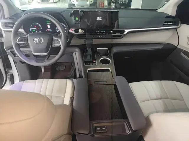 Toyota Sienna — Фото автомобиля 9