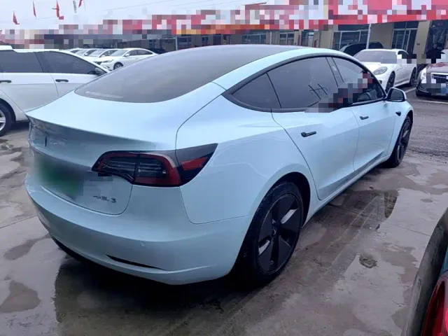Tesla Model 3 — Фото автомобиля 6