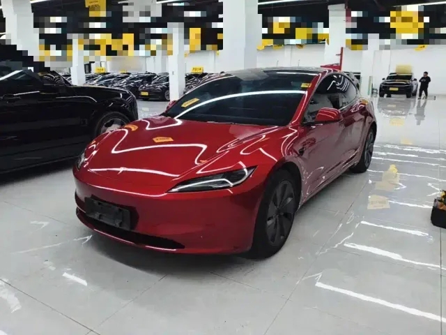 Фотография автомобиля — Tesla Model 3
