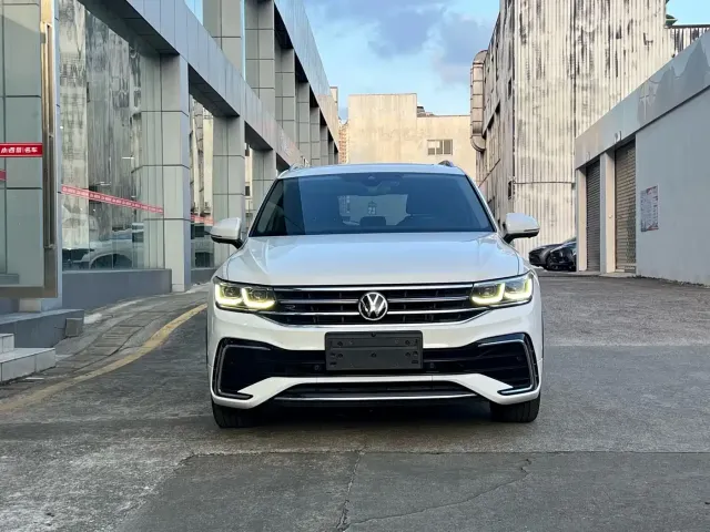 Volkswagen Tiguan L — Фото автомобиля 2