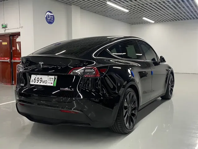 Tesla Model Y — Фото автомобиля 15