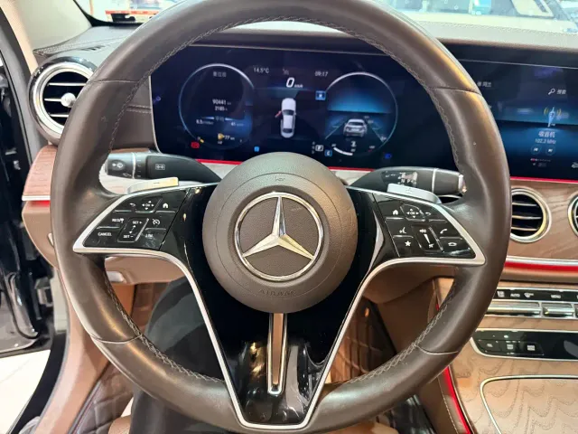 Mercedes-Benz E-Class — Фото автомобиля 15