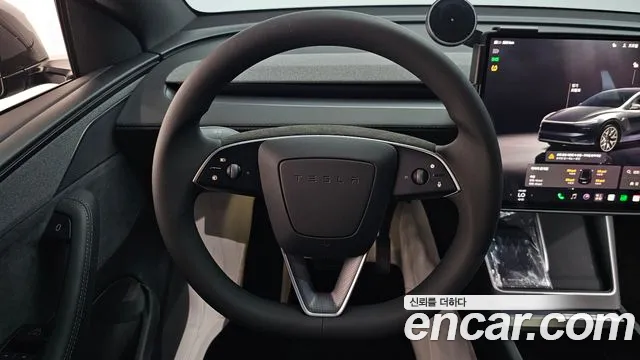 Tesla Model Y — Фото автомобиля 11