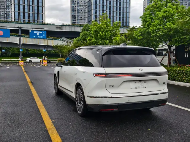 Nio ES8 — Фото автомобиля 6