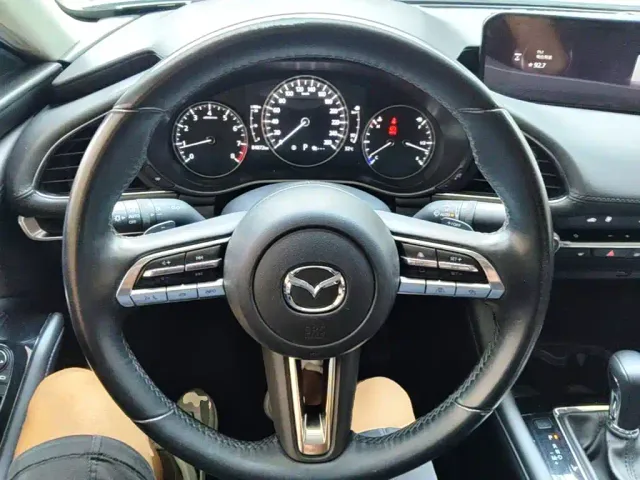 Mazda Axela — Фото автомобиля 10