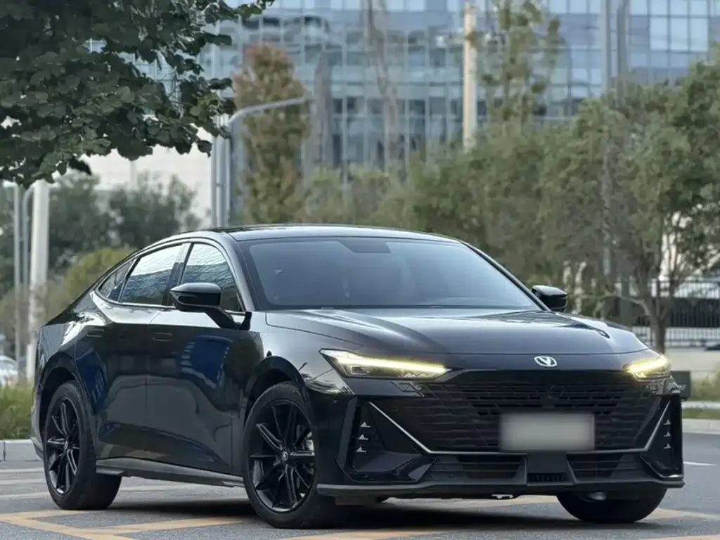 Changan Changan UNI-V 2022 1.5T Sport Edition — Фото автомобиля 9