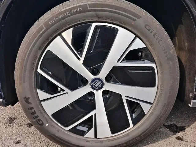 BYD Tang L — Фото автомобиля 3