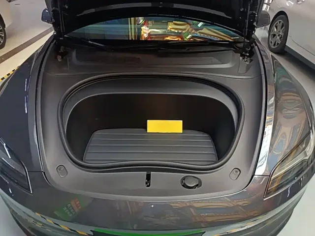 Tesla Model 3 — Фото автомобиля 19