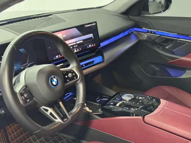 BMW i5 — Фото автомобиля 4