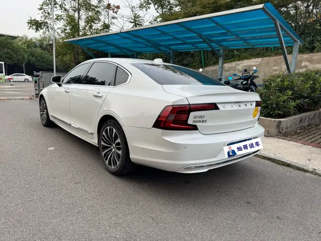 Volvo S90 — Фото автомобиля 3