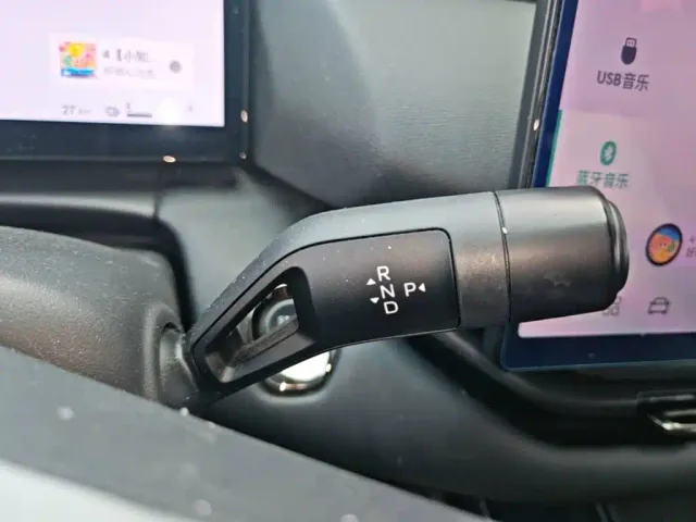 Lynk & Co Lynk & Co 06 EM-P 2023 Model EM-P 126 Long Range Halo — Фото автомобиля 13