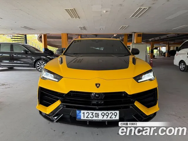 Фотография автомобиля — Lamborghini Urus