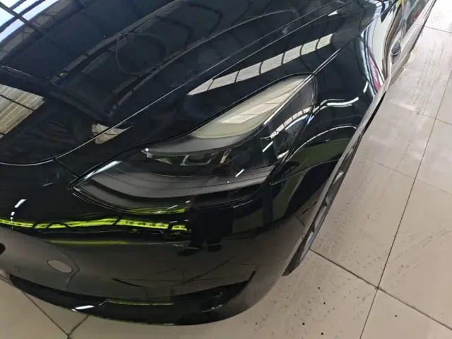 Tesla Model 3 — Фото автомобиля 23