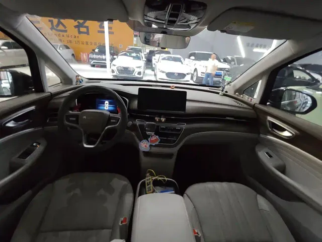 Roewe iMAX8 — Фото автомобиля 8