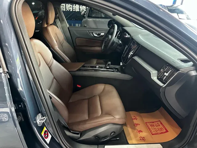 Volvo S60 — Фото автомобиля 5