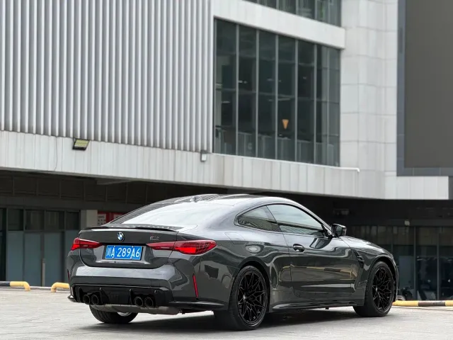 BMW M4 — Фото автомобиля 3