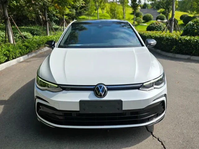 Volkswagen Golf — Фото автомобиля 2
