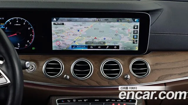 Mercedes-Benz E-Class — Фото автомобиля 12