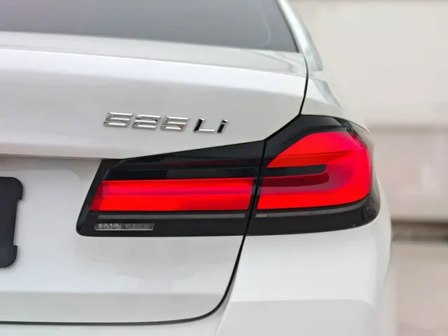 BMW 5 Series — Фото автомобиля 10