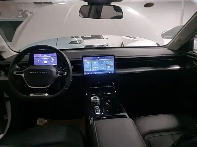 Wuling E5 — Фото автомобиля 9
