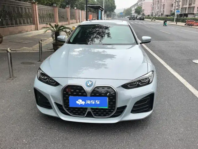 BMW i4 — Фото автомобиля 2