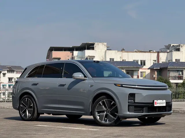 Li Auto L7 — Фото автомобиля 3