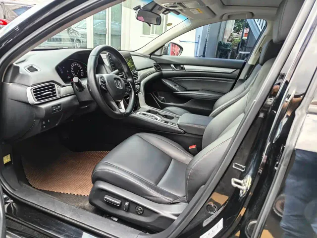 Honda Accord — Фото автомобиля 10