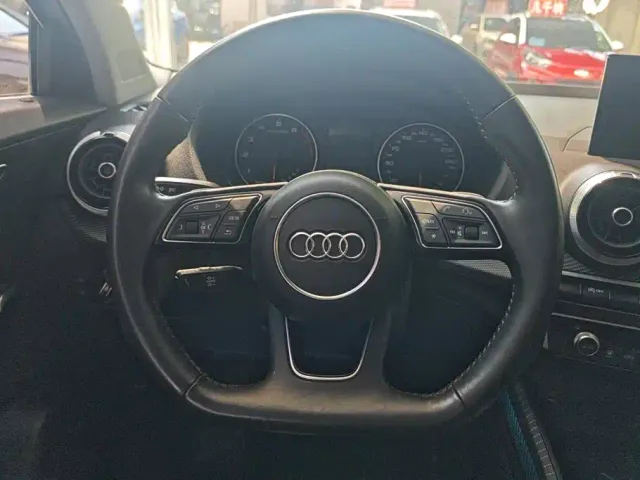 Audi Q2L — Фото автомобиля 15