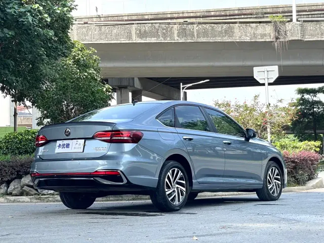 Volkswagen Lavida — Фото автомобиля 7