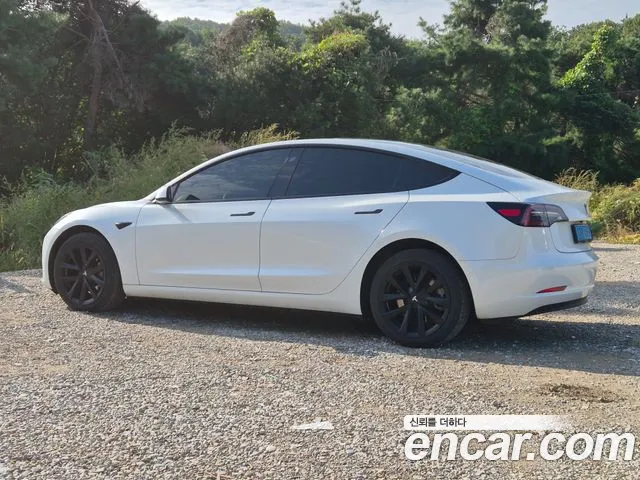 Tesla Model 3 — Фото автомобиля 2