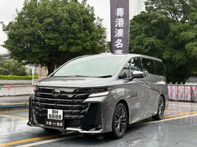 Фотография автомобиля — Toyota Vellfire