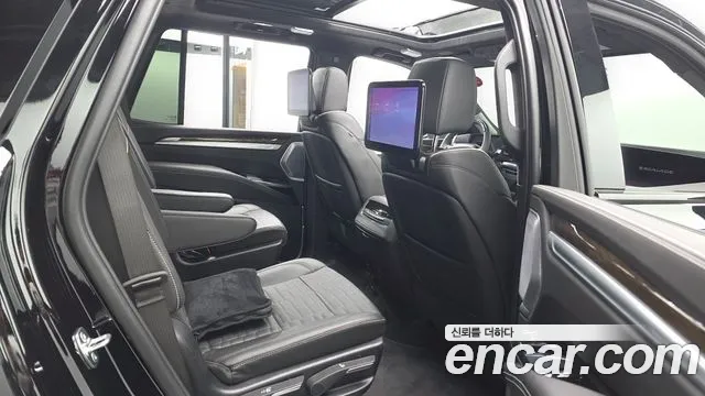 Cadillac Escalade — Фото автомобиля 12