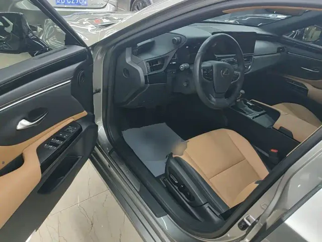 Lexus ES — Фото автомобиля 15