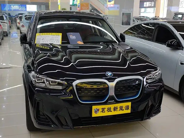 BMW iX3 — Фото автомобиля 14