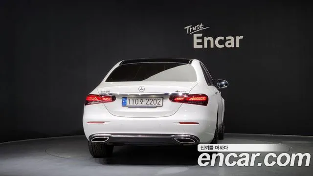 Mercedes-Benz E-Class — Фото автомобиля 4