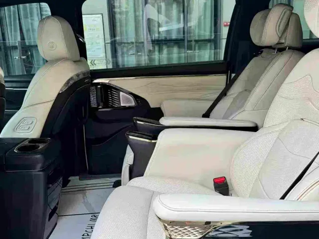 GAC Trumpchi M8 — Фото автомобиля 10